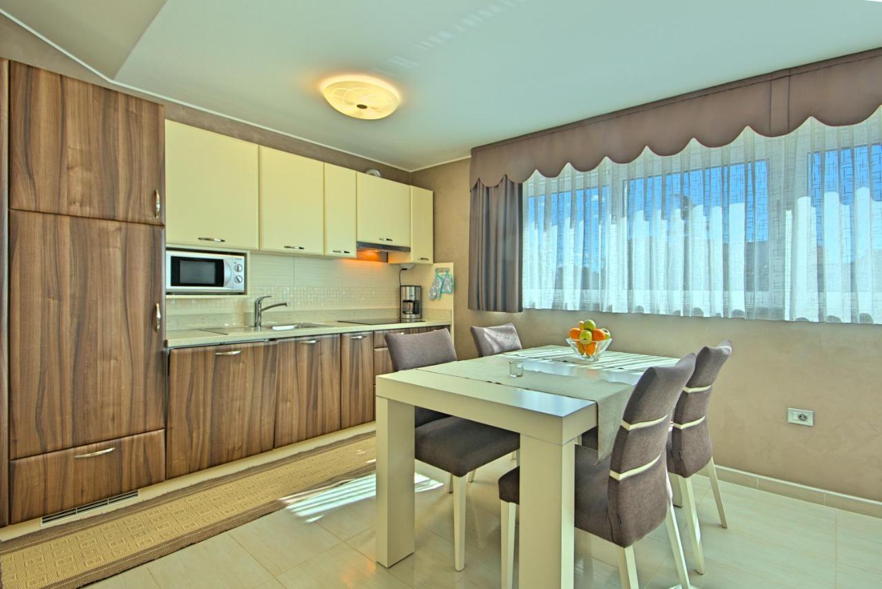 Apartments Riva-Interauto Умаг Экстерьер фото