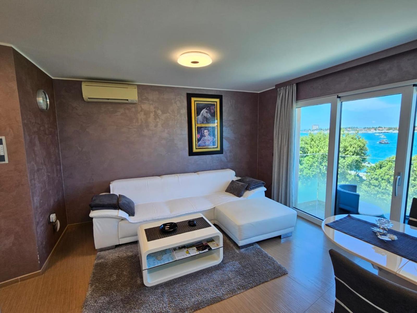 Apartments Riva-Interauto Умаг Экстерьер фото