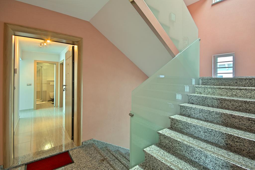 Apartments Riva-Interauto Умаг Экстерьер фото