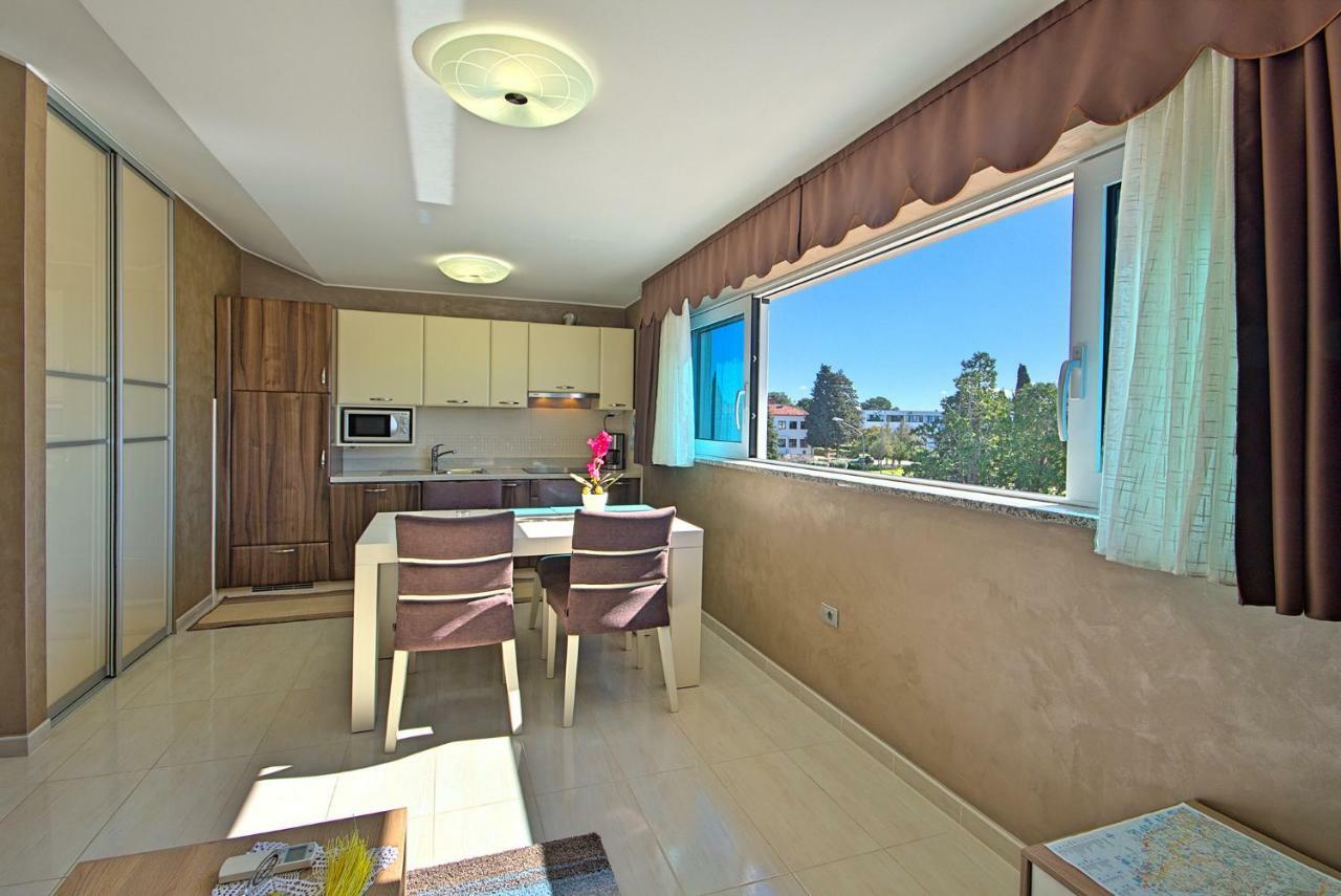 Apartments Riva-Interauto Умаг Экстерьер фото