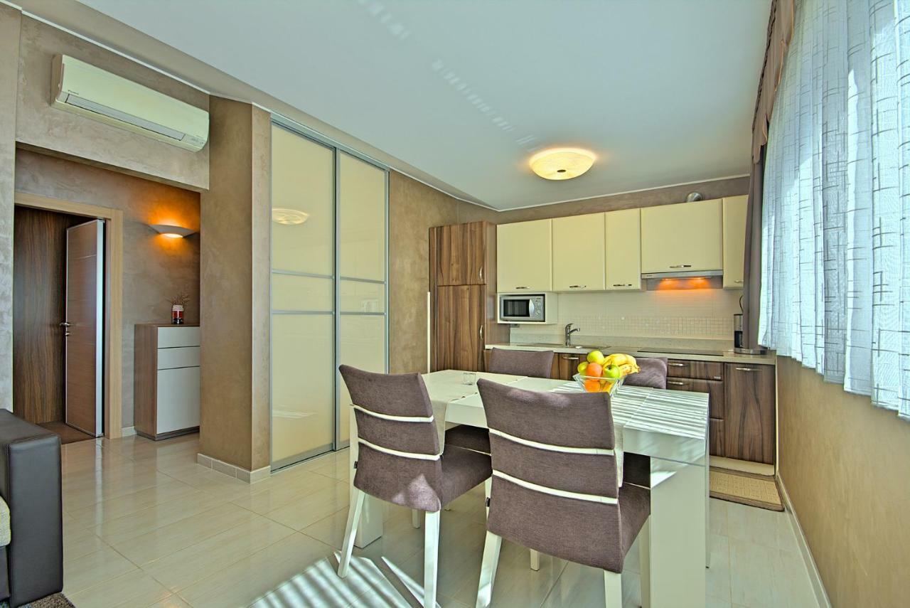 Apartments Riva-Interauto Умаг Экстерьер фото