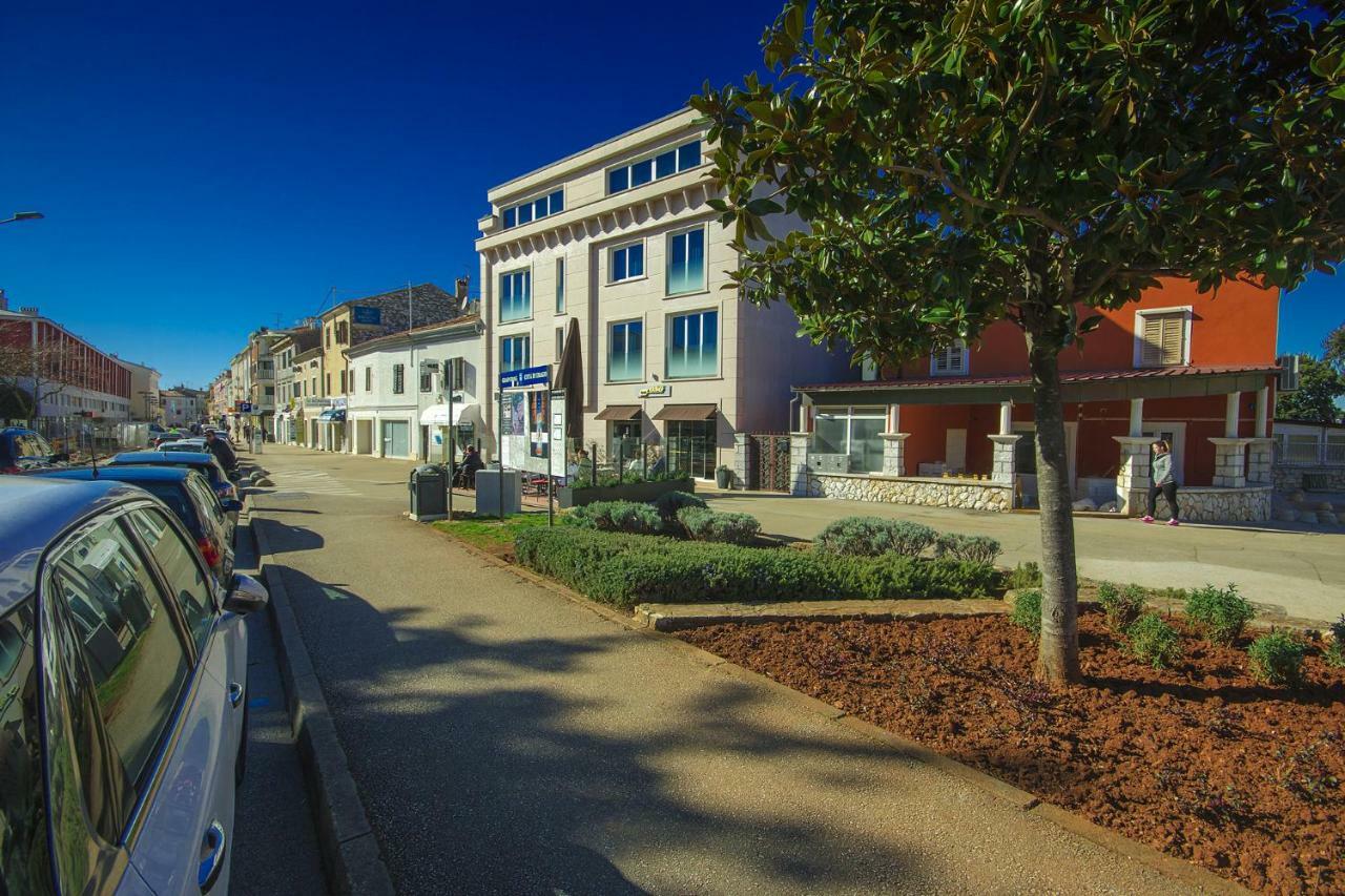 Apartments Riva-Interauto Умаг Экстерьер фото