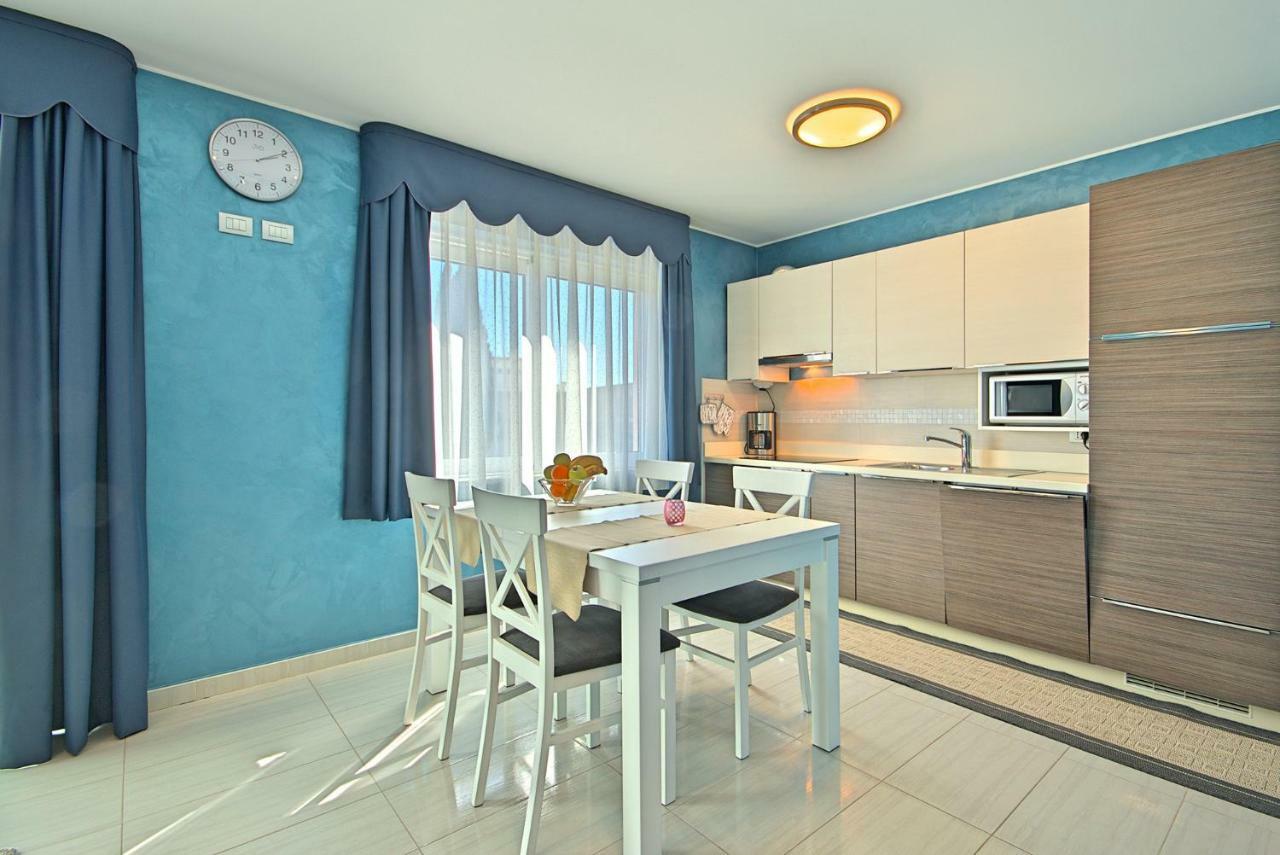 Apartments Riva-Interauto Умаг Экстерьер фото